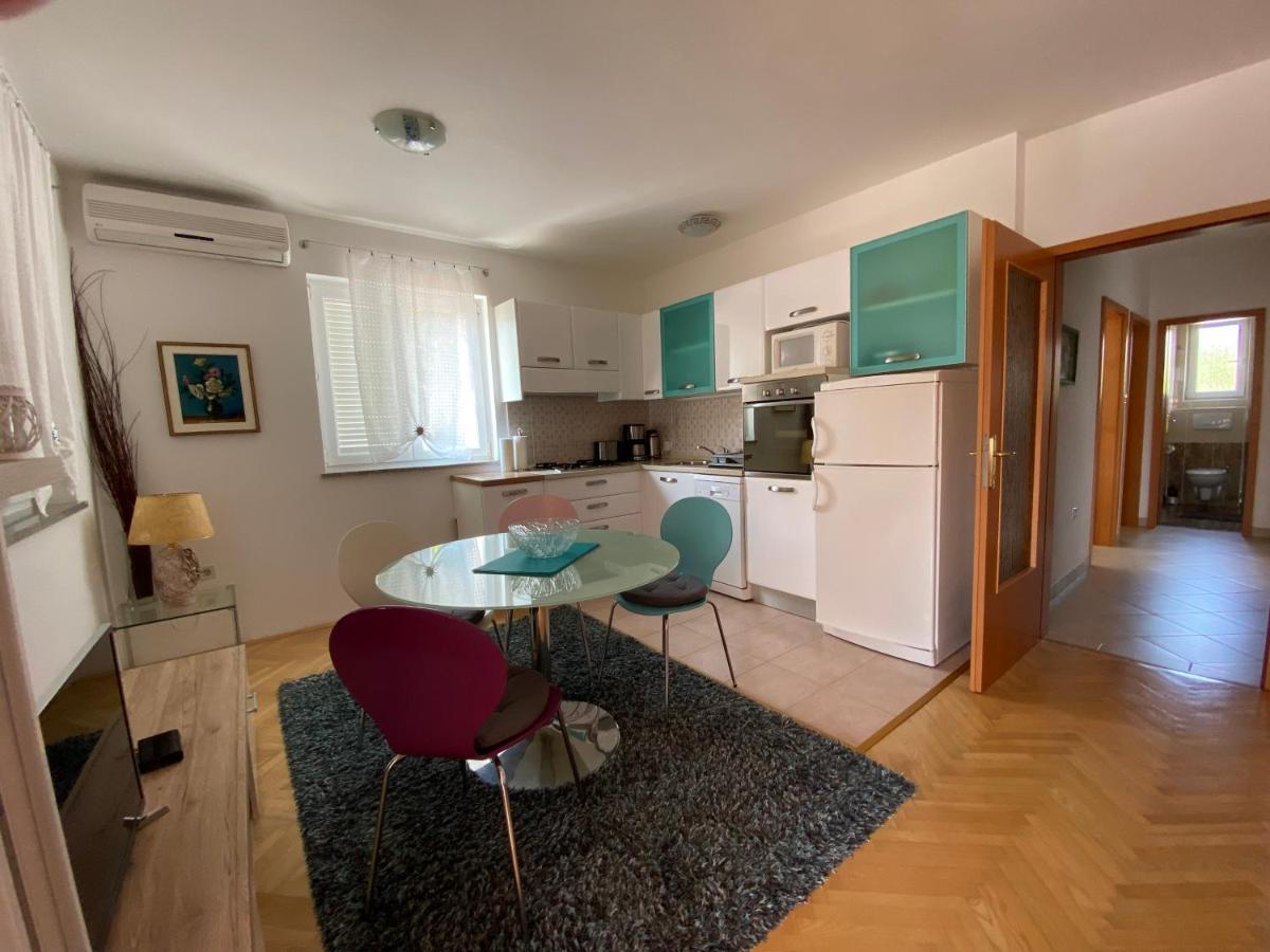 Ferienwohnung Molnar Premantura Exterior foto