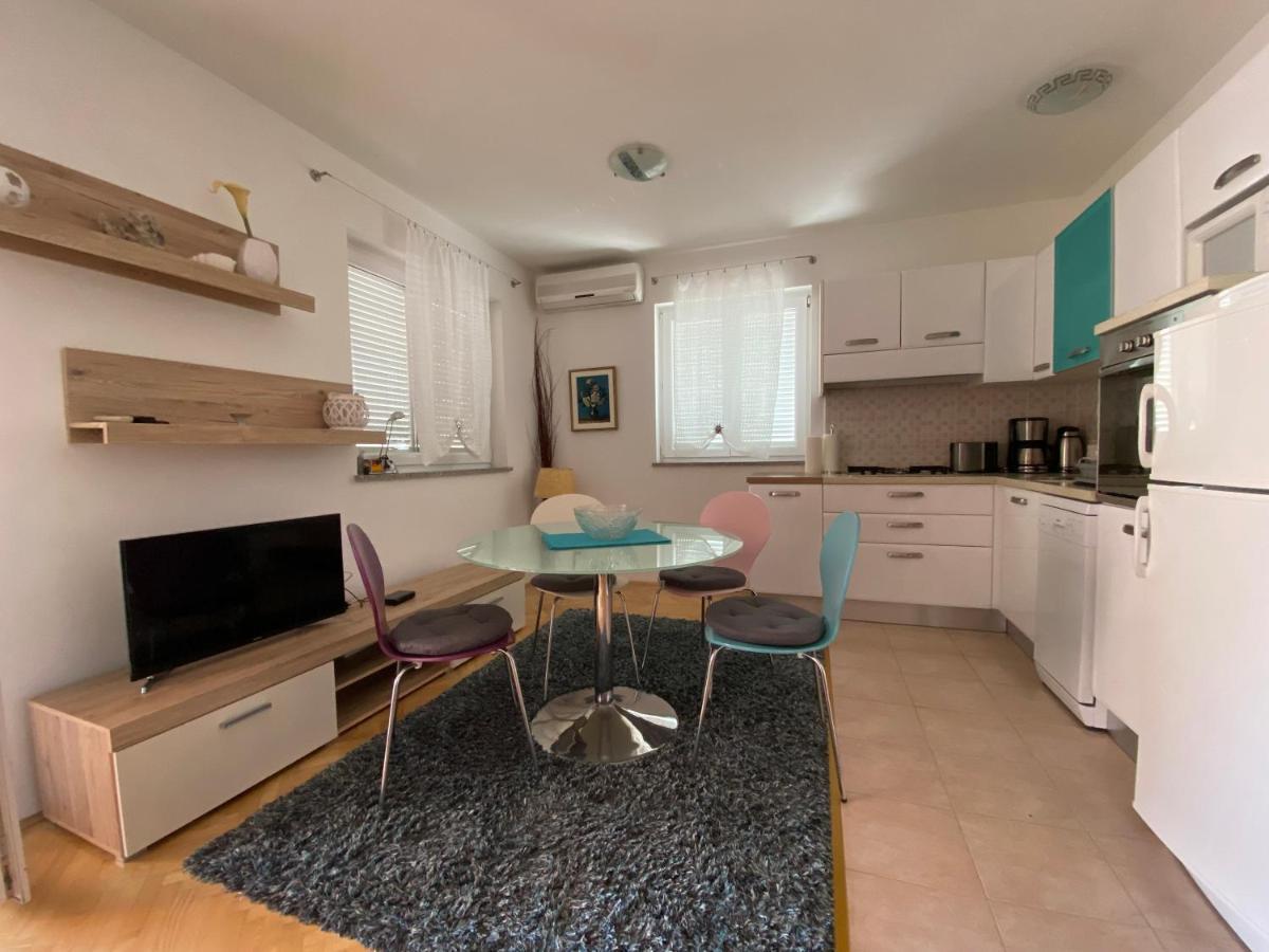 Ferienwohnung Molnar Premantura Exterior foto